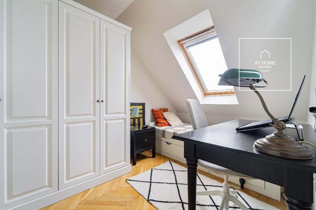Panorámás családi villa privát kerttel Szemlőhegyen