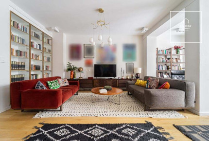 Panoramic Family Villa with Private Garden in Szemlőhegy