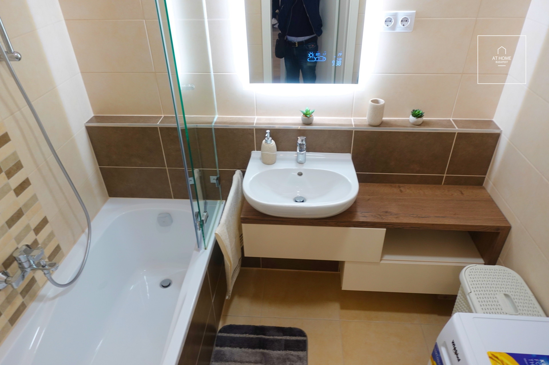 Stunning apartment for rent in VI. district of Budapest