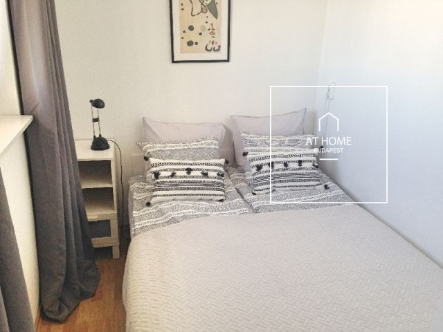 Panoramic 43 sqm one-bedroom apartment in District V