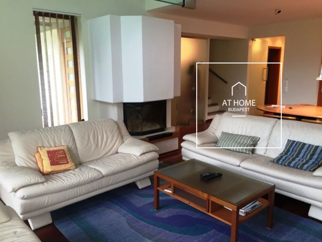 Renovated Three-Storey Family House with a 600 sqm Garden and Four-Car Garage in District III