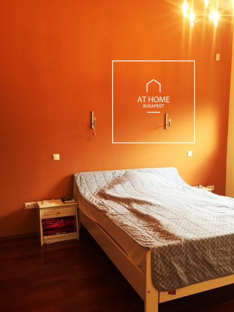 Renovated Three-Storey Family House with a 600 sqm Garden and Four-Car Garage in District III