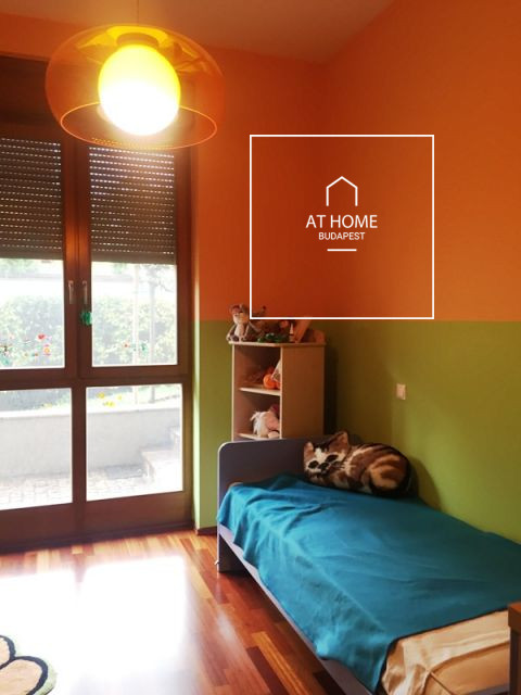 Renovated Three-Storey Family House with a 600 sqm Garden and Four-Car Garage in District III