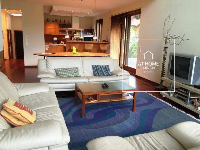 Renovated Three-Storey Family House with a 600 sqm Garden and Four-Car Garage in District III
