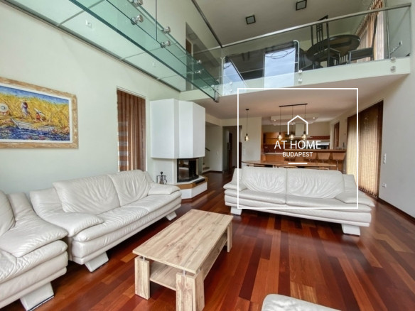 Renovated Three-Storey Family House with a 600 sqm Garden and Four-Car Garage in District III
