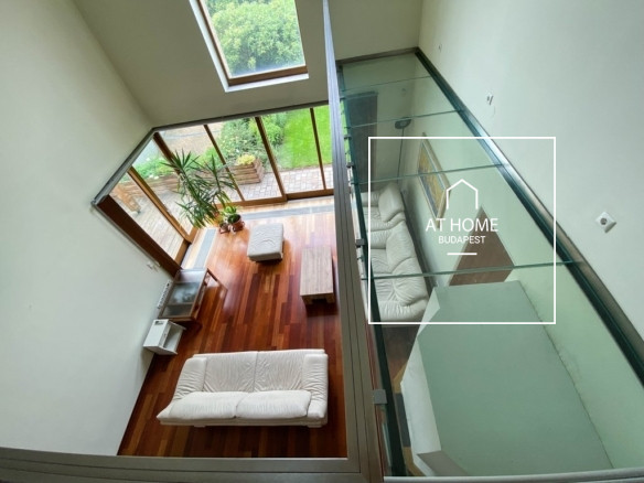 Renovated Three-Storey Family House with a 600 sqm Garden and Four-Car Garage in District III