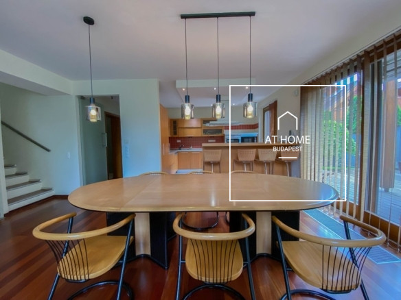 Renovated Three-Storey Family House with a 600 sqm Garden and Four-Car Garage in District III