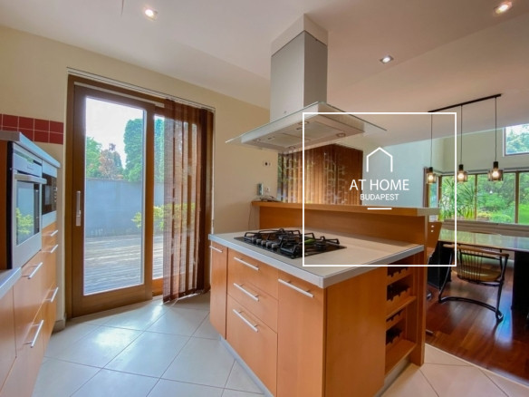 Renovated Three-Storey Family House with a 600 sqm Garden and Four-Car Garage in District III