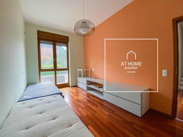 Renovated Three-Storey Family House with a 600 sqm Garden and Four-Car Garage in District III