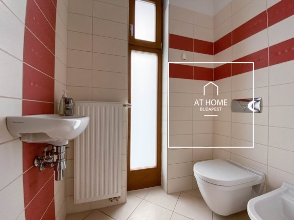 Renovated Three-Storey Family House with a 600 sqm Garden and Four-Car Garage in District III