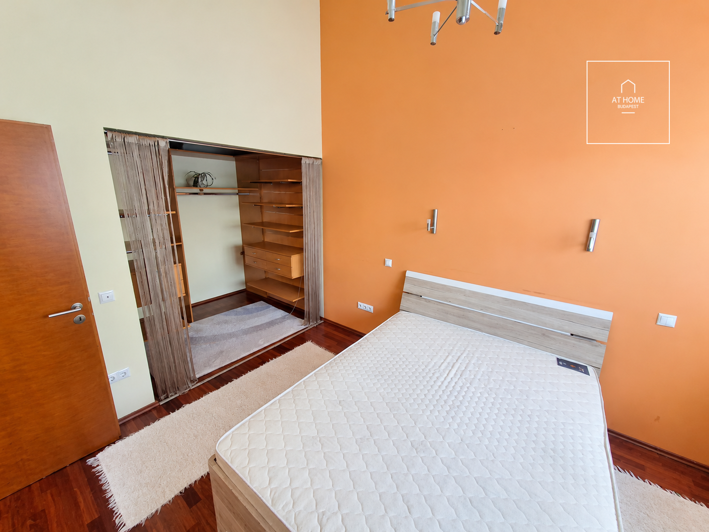 Renovated Three-Storey Family House with a 600 sqm Garden and Four-Car Garage in District III