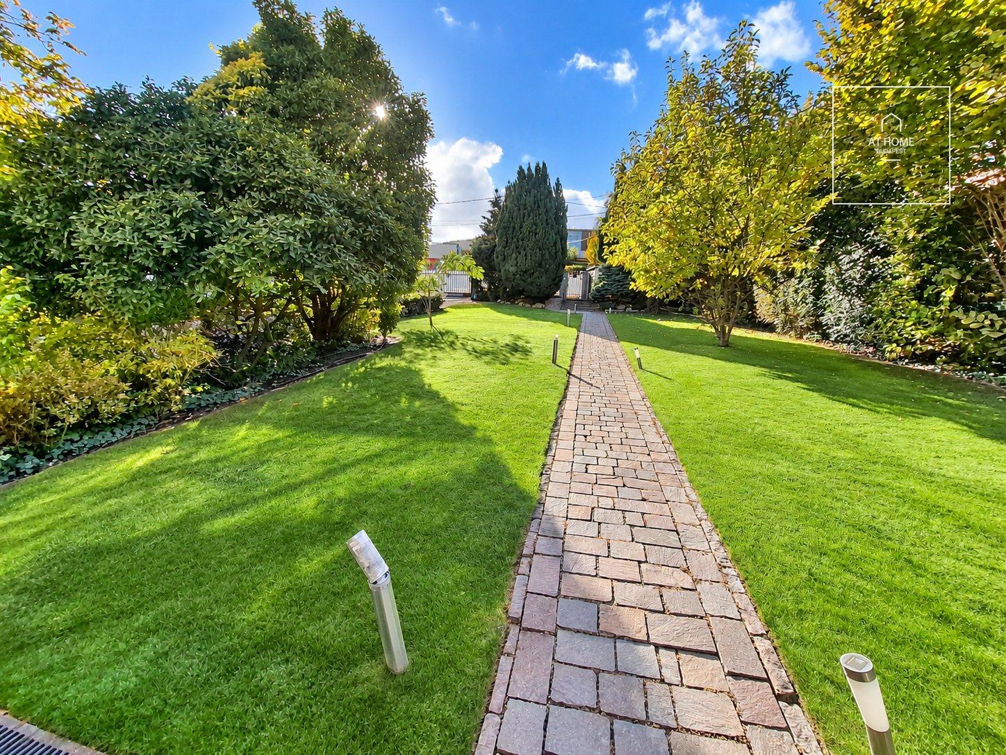 Renovated Three-Storey Family House with a 600 sqm Garden and Four-Car Garage in District III