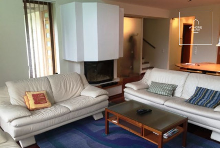 Renovated Three-Storey Family House with a 600 sqm Garden and Four-Car Garage in District III