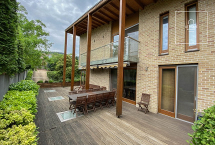 Renovated Three-Storey Family House with a 600 sqm Garden and Four-Car Garage in District III