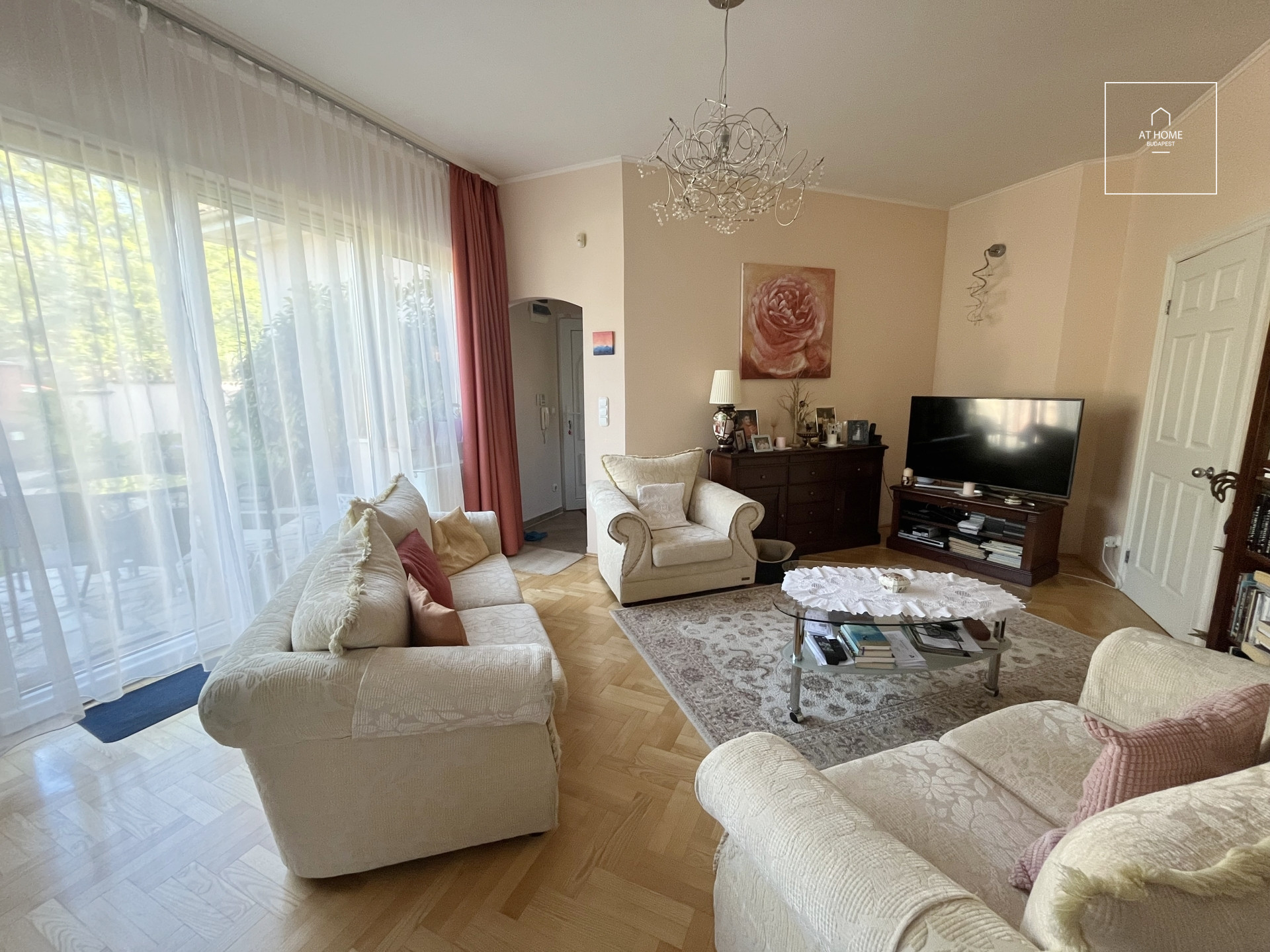 Family House for Sale in Remeteszőlős, on the Immediate Border of Budapest – Ideal for Multi-Generational Living or Investment