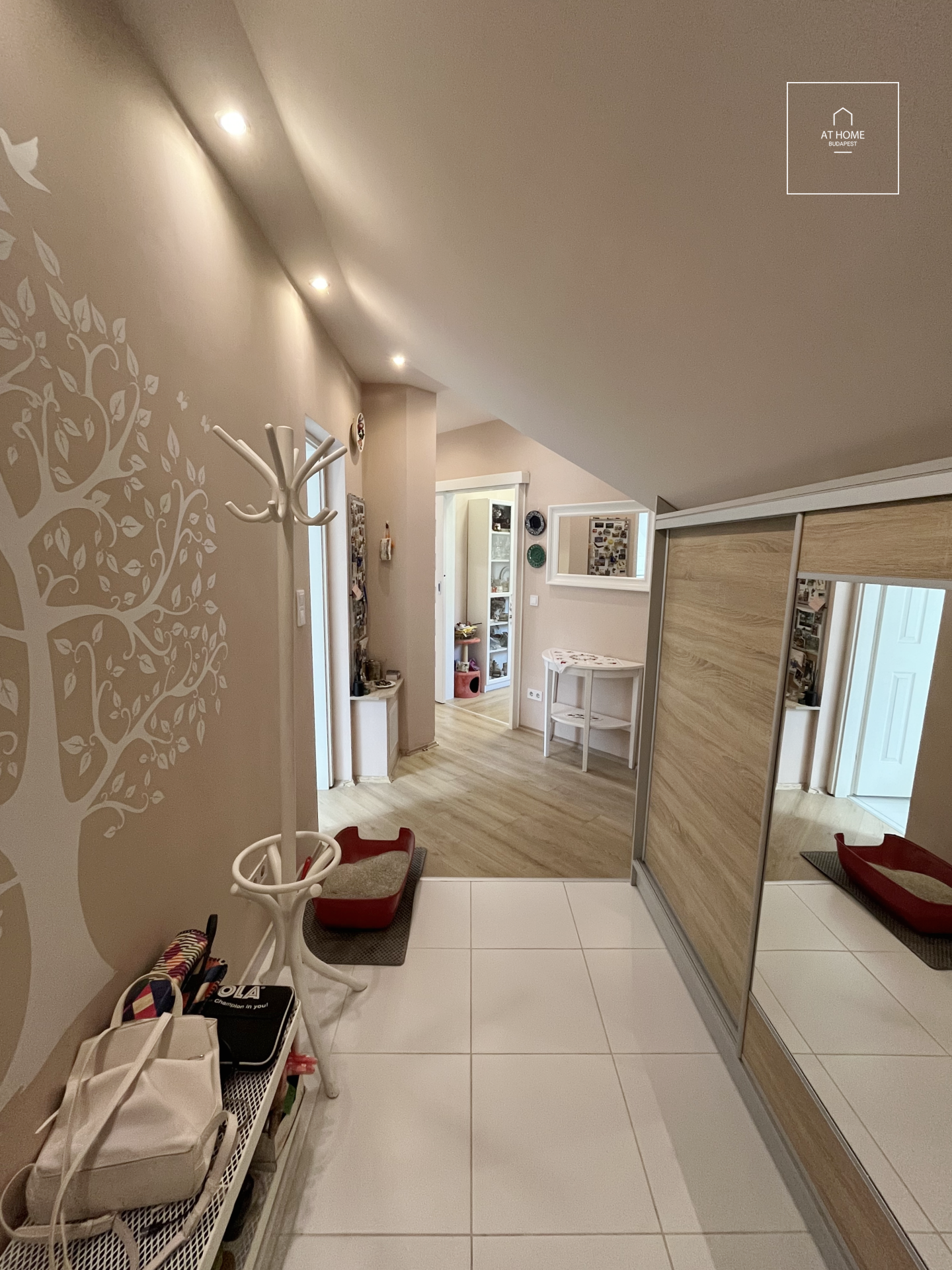 Family House for Sale in Remeteszőlős, on the Immediate Border of Budapest – Ideal for Multi-Generational Living or Investment