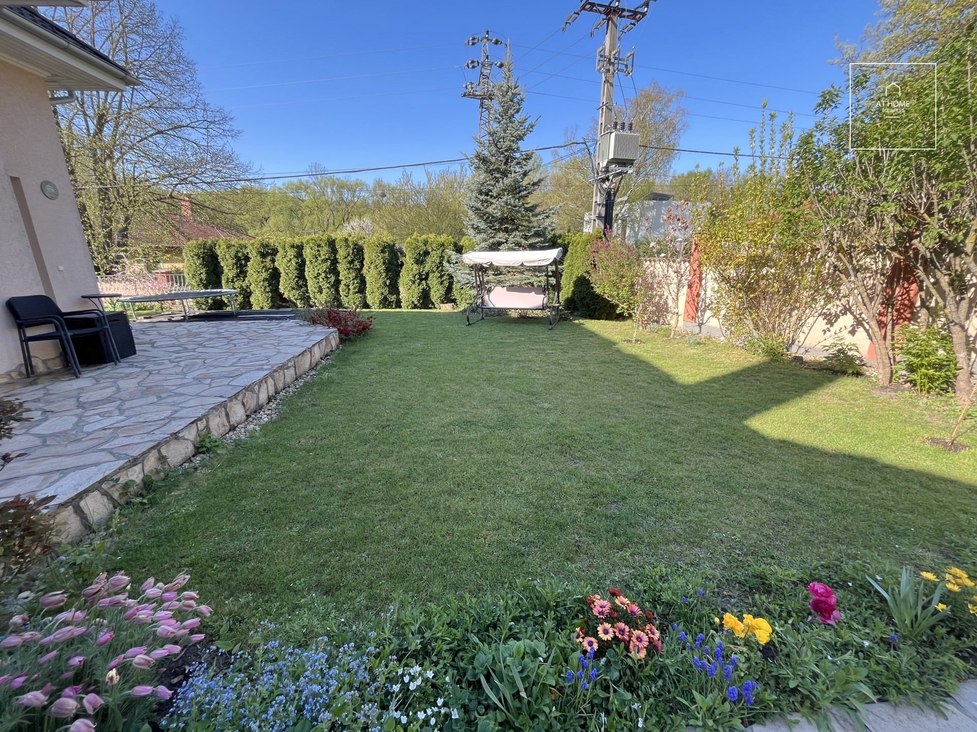 Family House for Sale in Remeteszőlős, on the Immediate Border of Budapest – Ideal for Multi-Generational Living or Investment