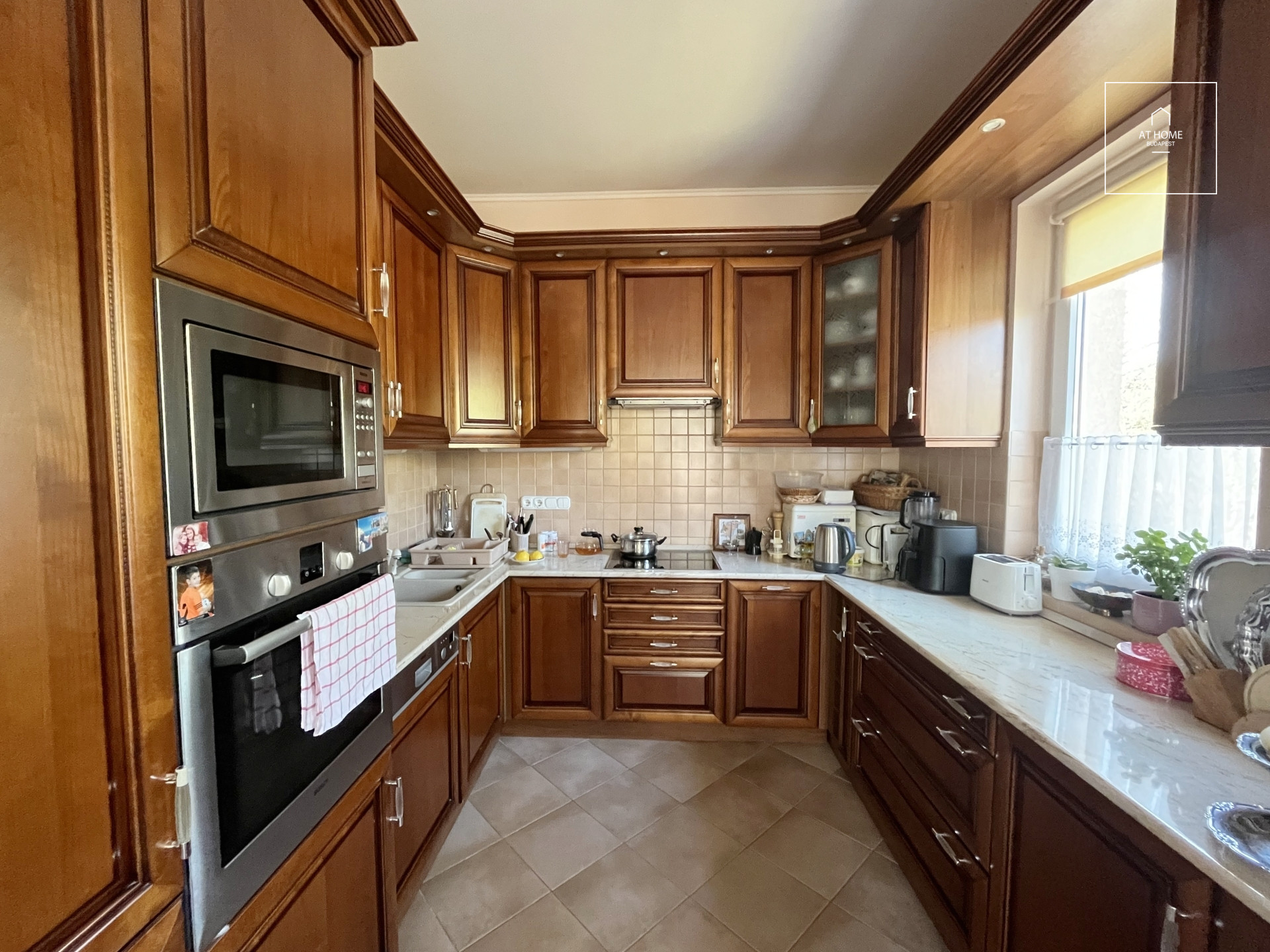 Family House for Sale in Remeteszőlős, on the Immediate Border of Budapest – Ideal for Multi-Generational Living or Investment