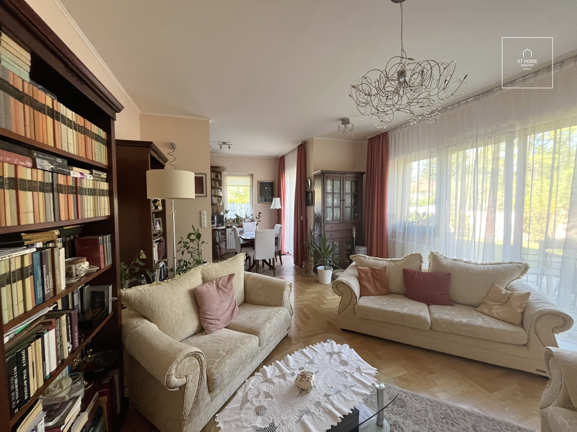 Family House for Sale in Remeteszőlős, on the Immediate Border of Budapest – Ideal for Multi-Generational Living or Investment