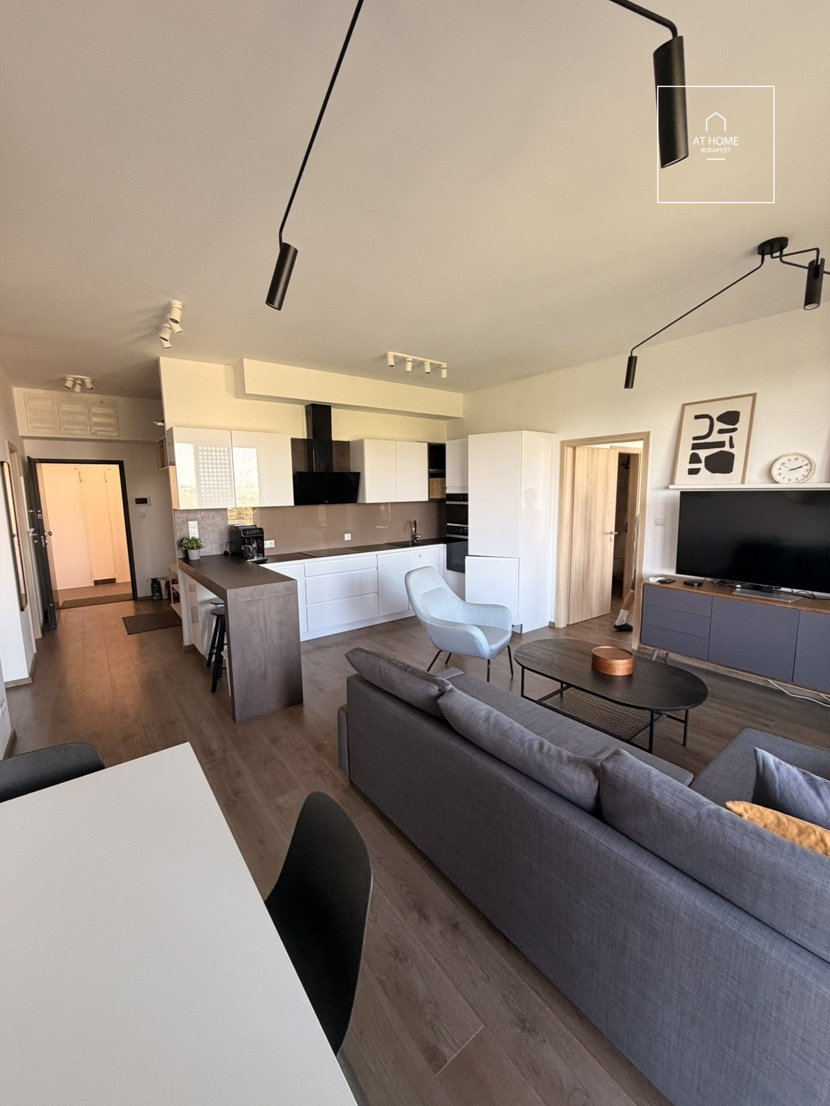 Premium, Bay-View, Fully Furnished Apartment for Rent in BudaPart