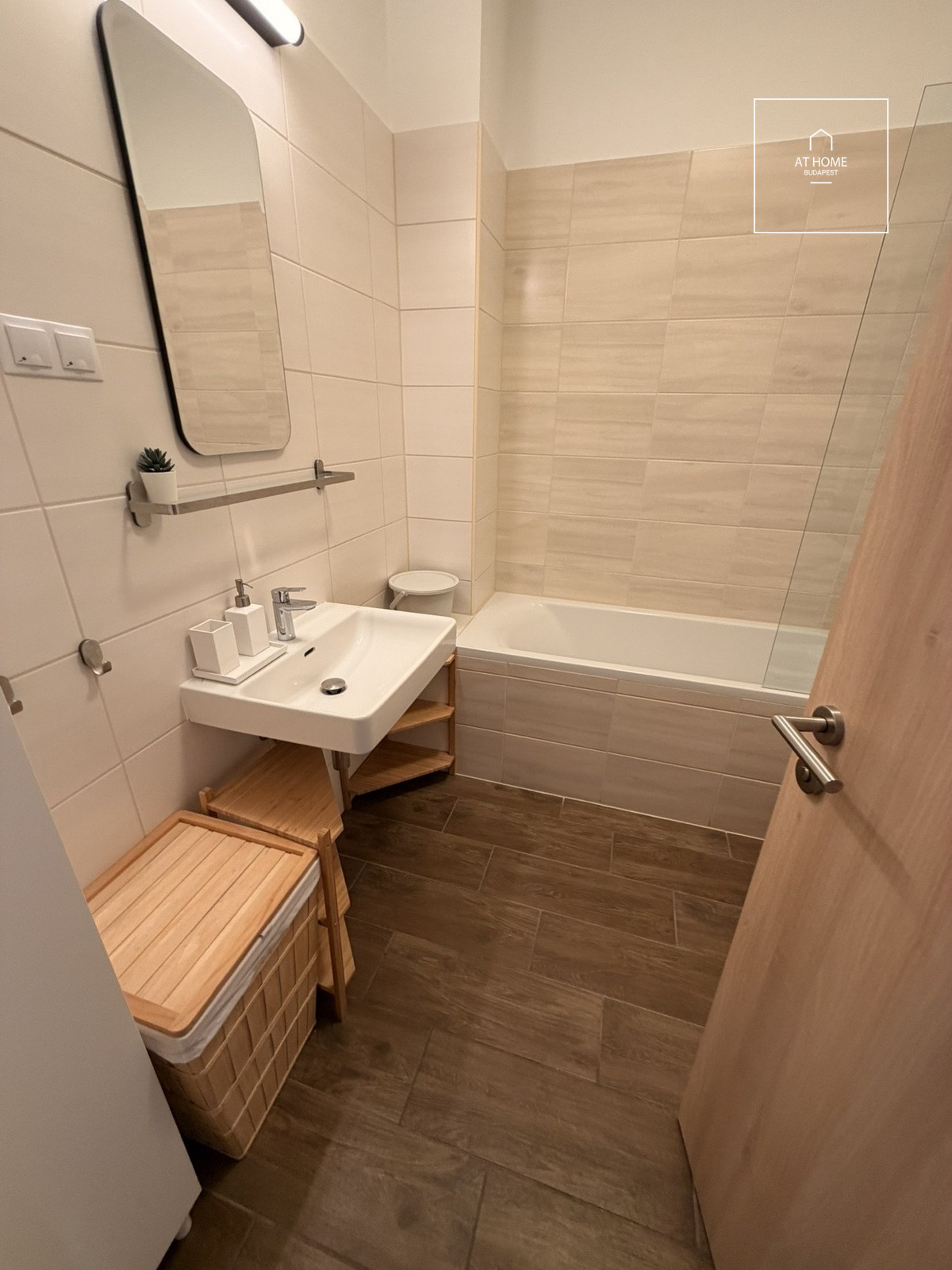 Premium, Bay-View, Fully Furnished Apartment for Rent in BudaPart
