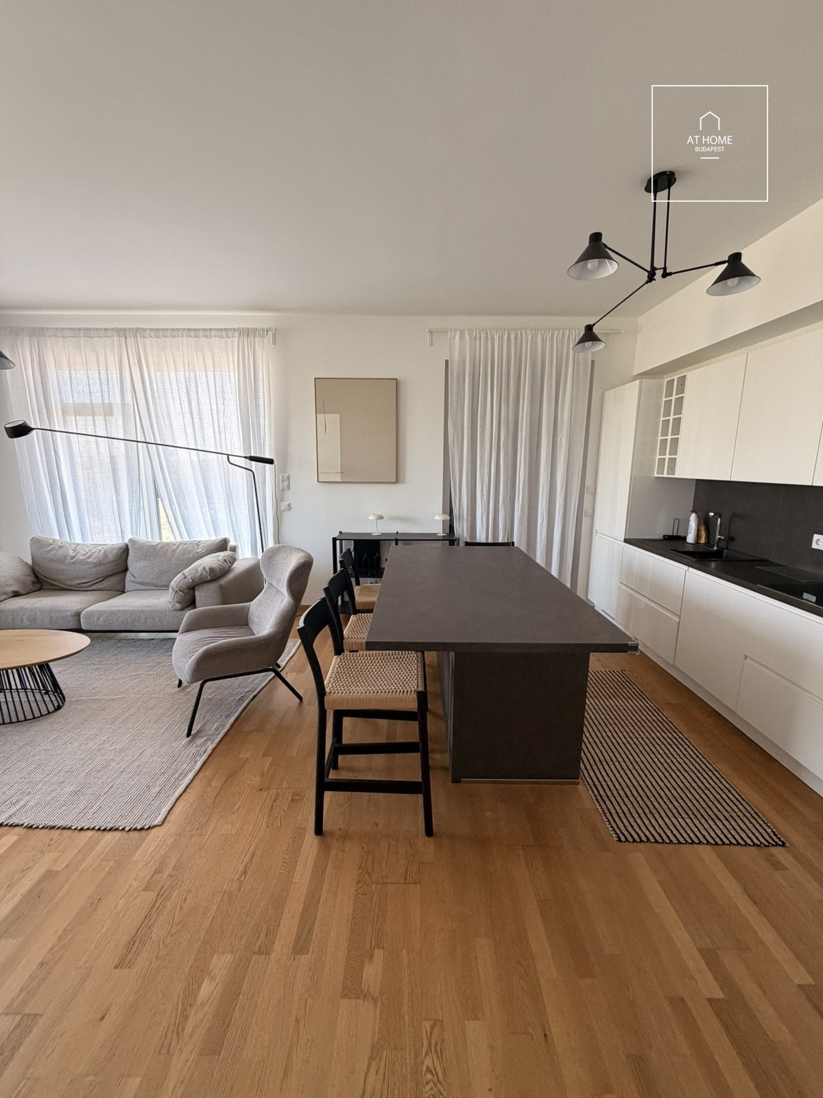 PREMIUM, FULLY FURNISHED APARTMENT WITH LARGE TERRACE AT BUDAPART