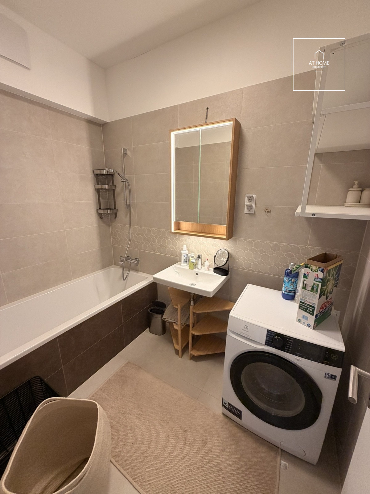 PREMIUM, FULLY FURNISHED APARTMENT WITH LARGE TERRACE AT BUDAPART