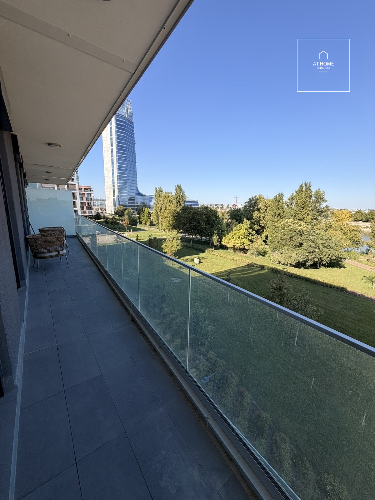 PREMIUM, FULLY FURNISHED APARTMENT WITH LARGE TERRACE AT BUDAPART