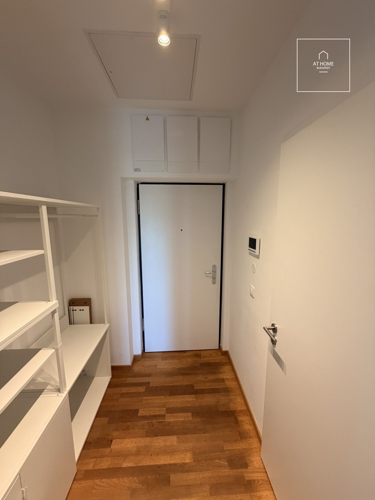 PREMIUM, FULLY FURNISHED APARTMENT WITH LARGE TERRACE AT BUDAPART