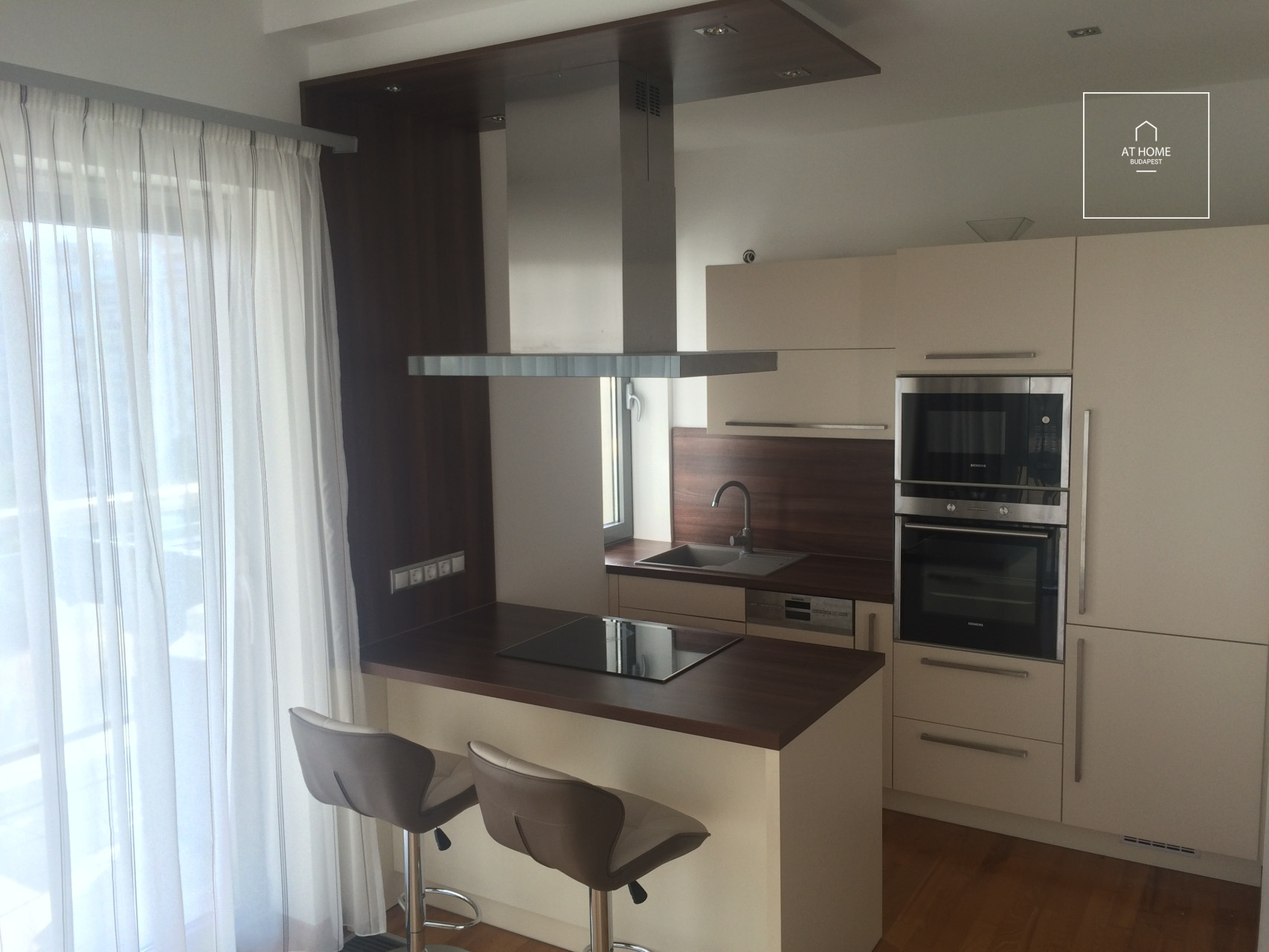 Two-bedroom apartment with panoramic view for rent located in District XIII, Marina part, Budapest