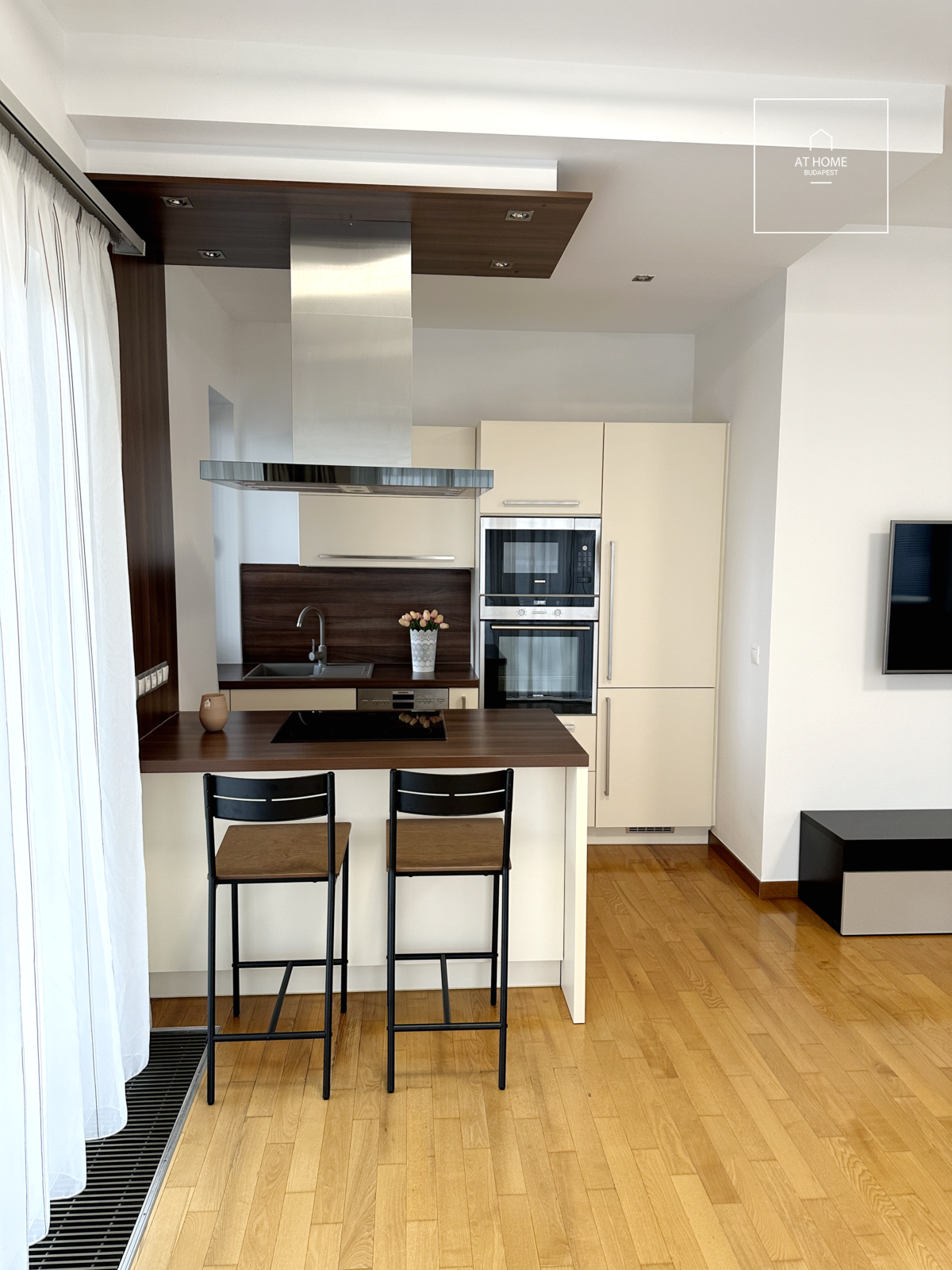 Two-bedroom apartment with panoramic view for rent located in District XIII, Marina part, Budapest