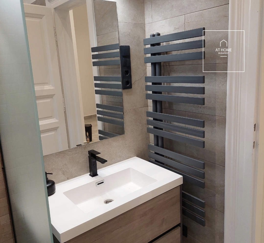 Elegant 3-bedroom Apartment for Rent in Gellérthegy, District XI