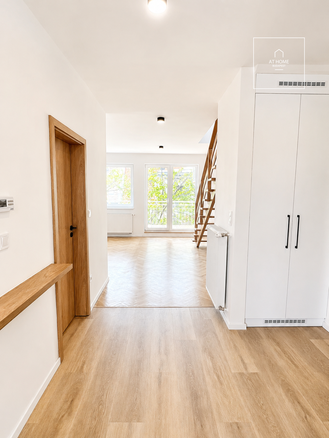 Frissen felújított, körpanorámás duplex lakás kiadó a III. kerületben