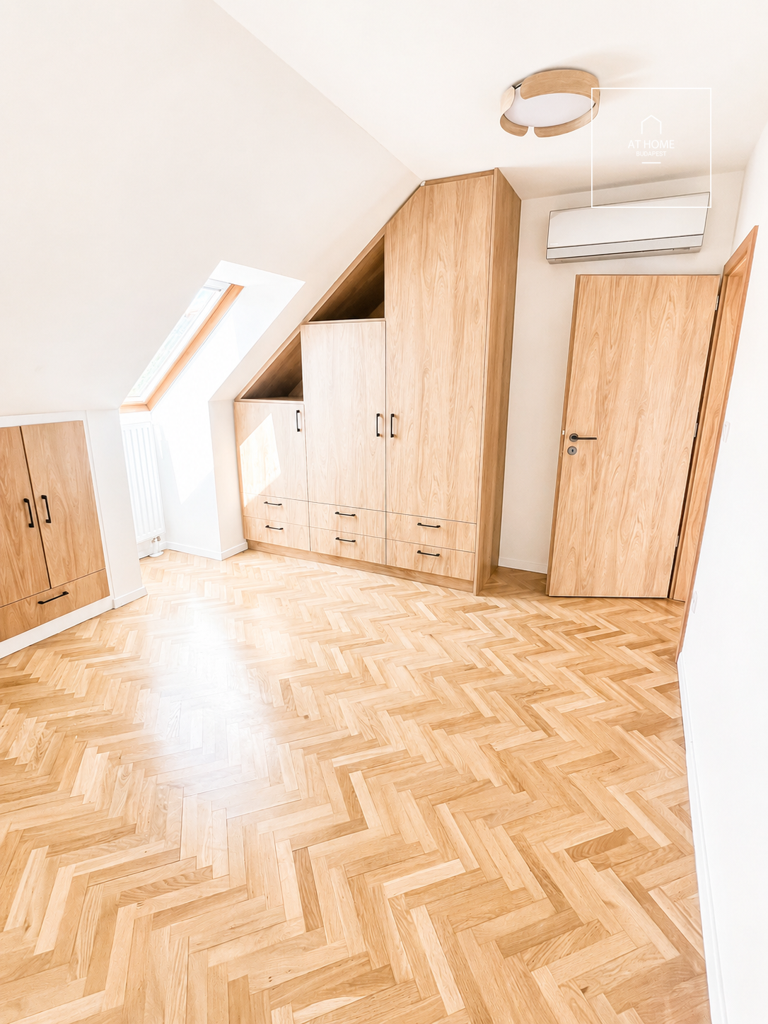Frissen felújított, körpanorámás duplex lakás kiadó a III. kerületben