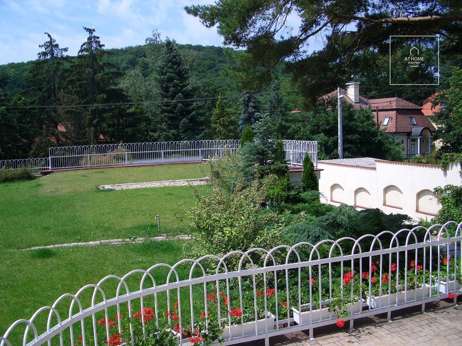 Refurbished detached house for rent  II/A. district, Adyliget