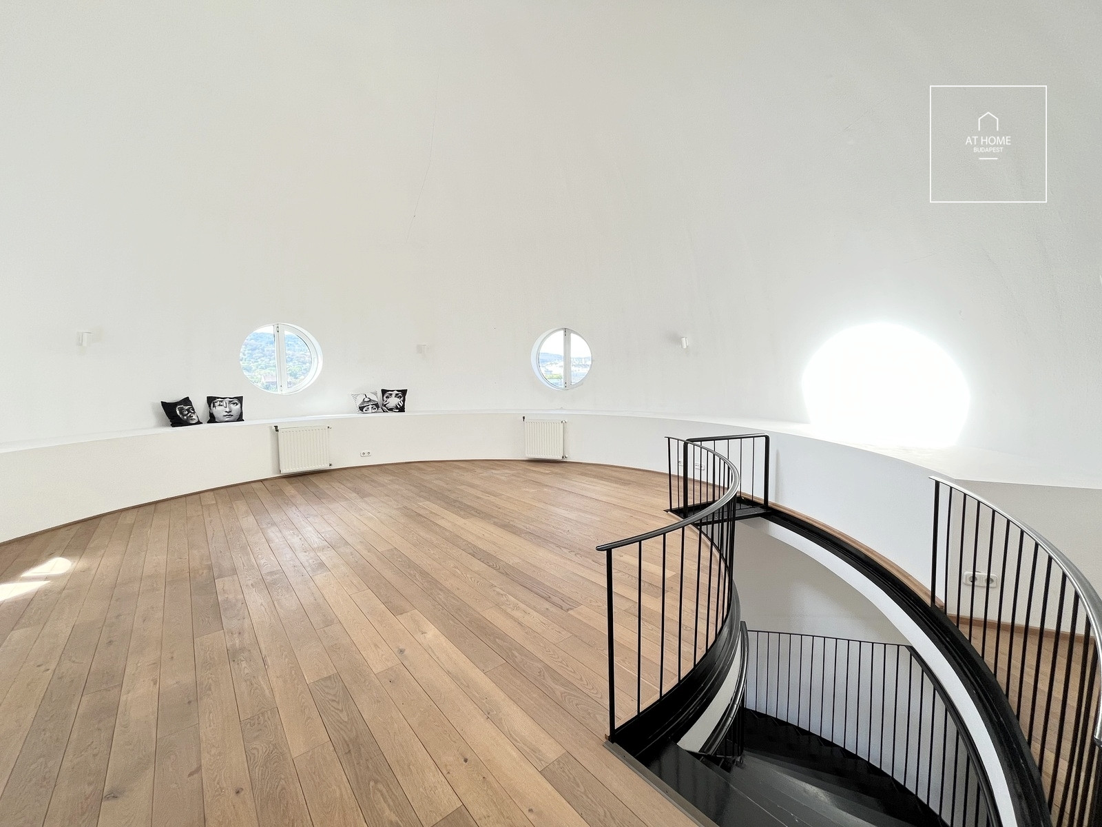 PANORAMIC DUPLEX CORNER APARTMENT WITH AN ICONIC DOME