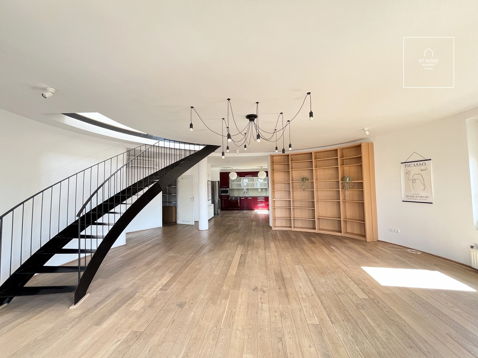PANORÁMÁS DUPLEX SAROKLAKÁS IKONIKUS KUPOLÁVAL