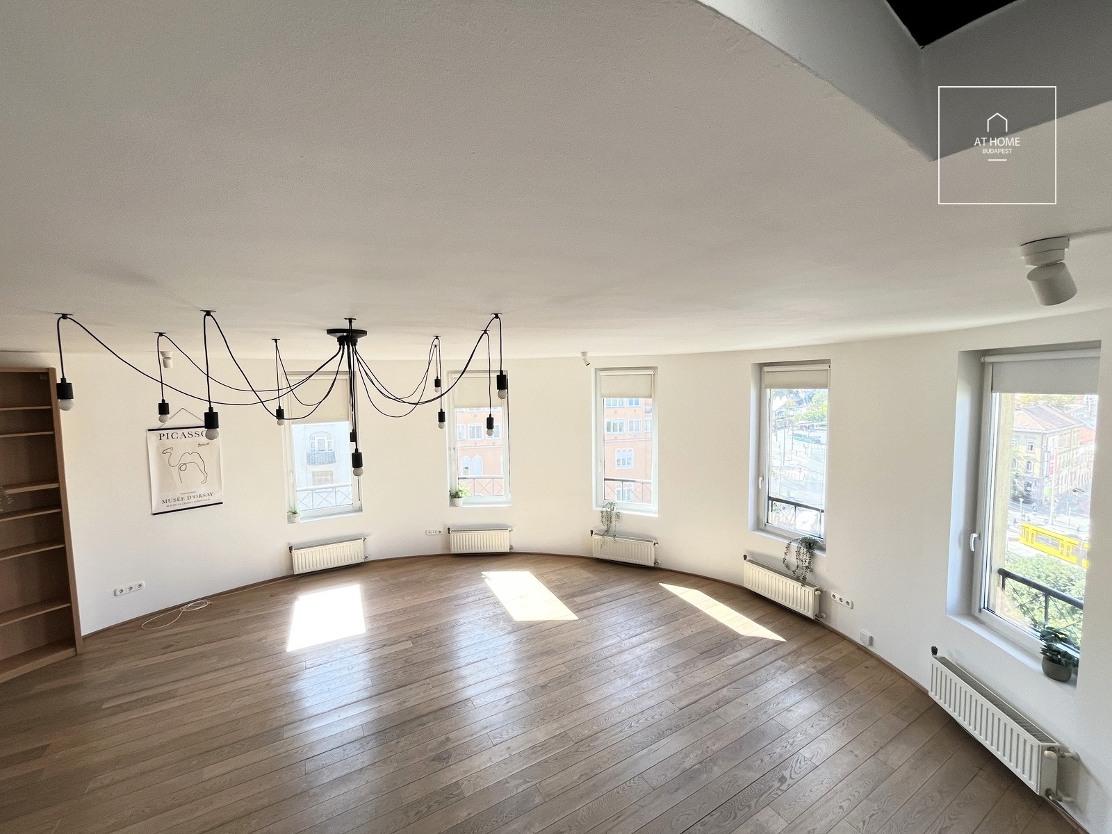 PANORÁMÁS DUPLEX SAROKLAKÁS IKONIKUS KUPOLÁVAL