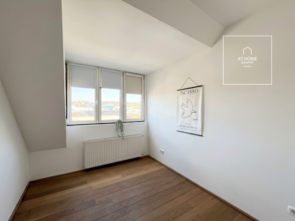 PANORÁMÁS DUPLEX SAROKLAKÁS IKONIKUS KUPOLÁVAL