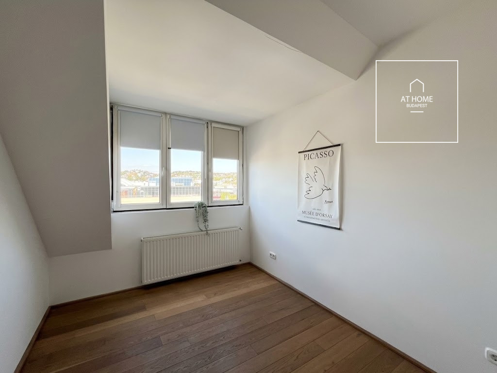 PANORÁMÁS DUPLEX SAROKLAKÁS IKONIKUS KUPOLÁVAL