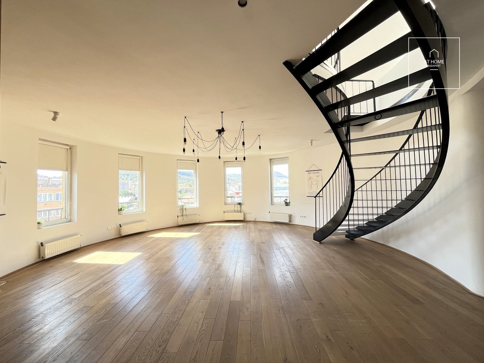 PANORAMIC DUPLEX CORNER APARTMENT WITH AN ICONIC DOME