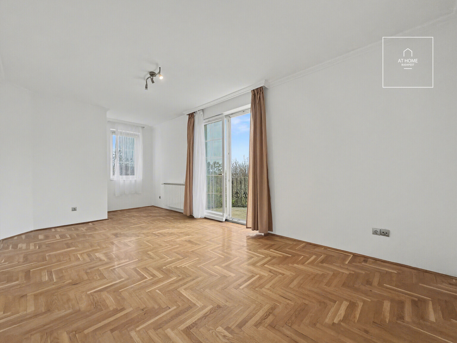EXCEPTIONAL KÚTVÖLGY VILLA – TWO INDEPENDENT RESIDENCES WITHIN A PRESTIGIOUS BUDA PROPERTY