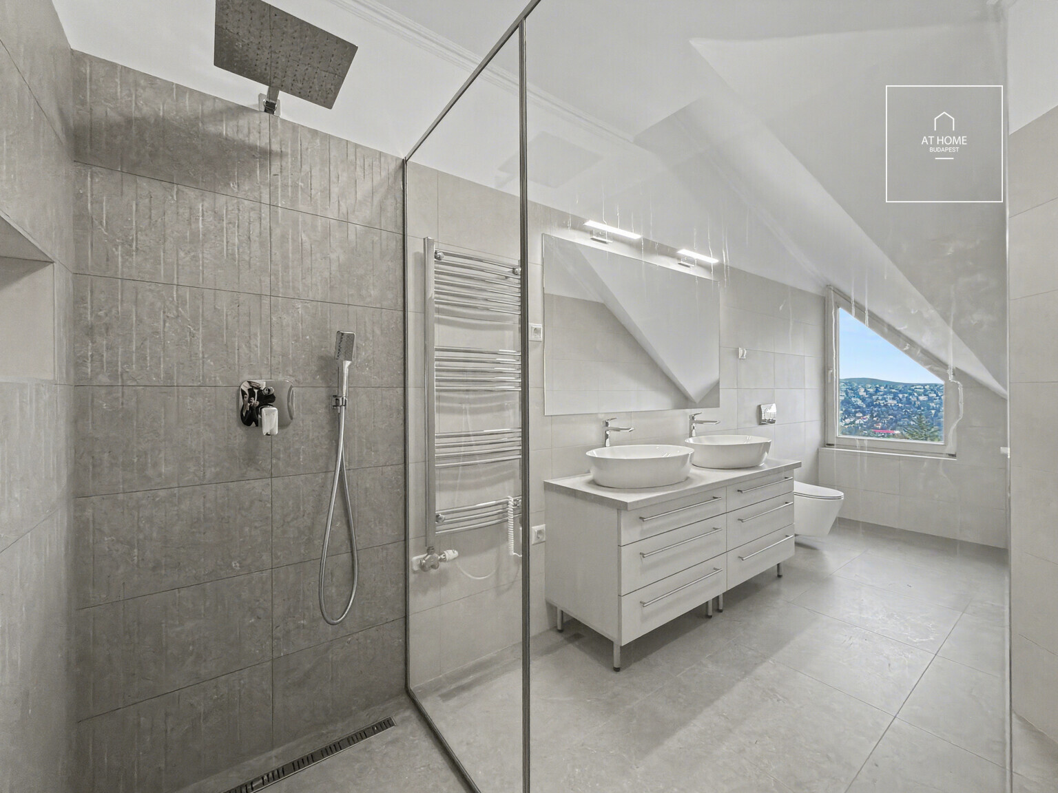 EXCEPTIONAL KÚTVÖLGY VILLA – TWO INDEPENDENT RESIDENCES WITHIN A PRESTIGIOUS BUDA PROPERTY