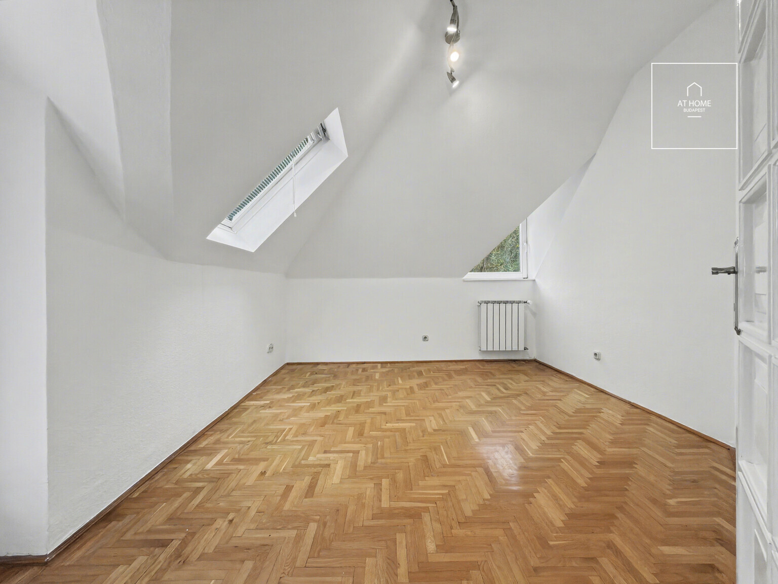 EXCEPTIONAL KÚTVÖLGY VILLA – TWO INDEPENDENT RESIDENCES WITHIN A PRESTIGIOUS BUDA PROPERTY