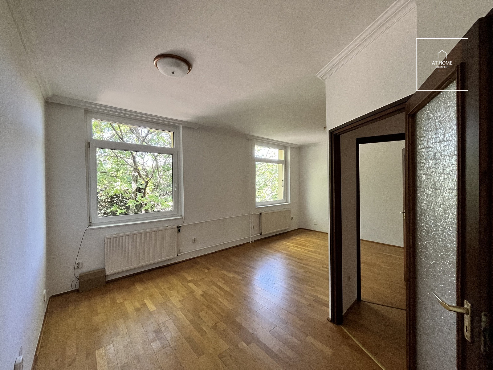 SPACIOUS TOWNHOUSE WITH FOREST PANORAMIC VIEWS, PRIVATE GARDEN AND GARAGE IN SVÁBHEGY