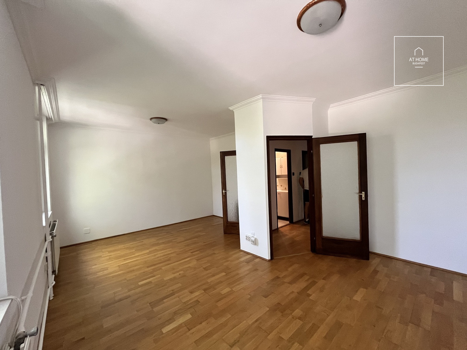 SPACIOUS TOWNHOUSE WITH FOREST PANORAMIC VIEWS, PRIVATE GARDEN AND GARAGE IN SVÁBHEGY
