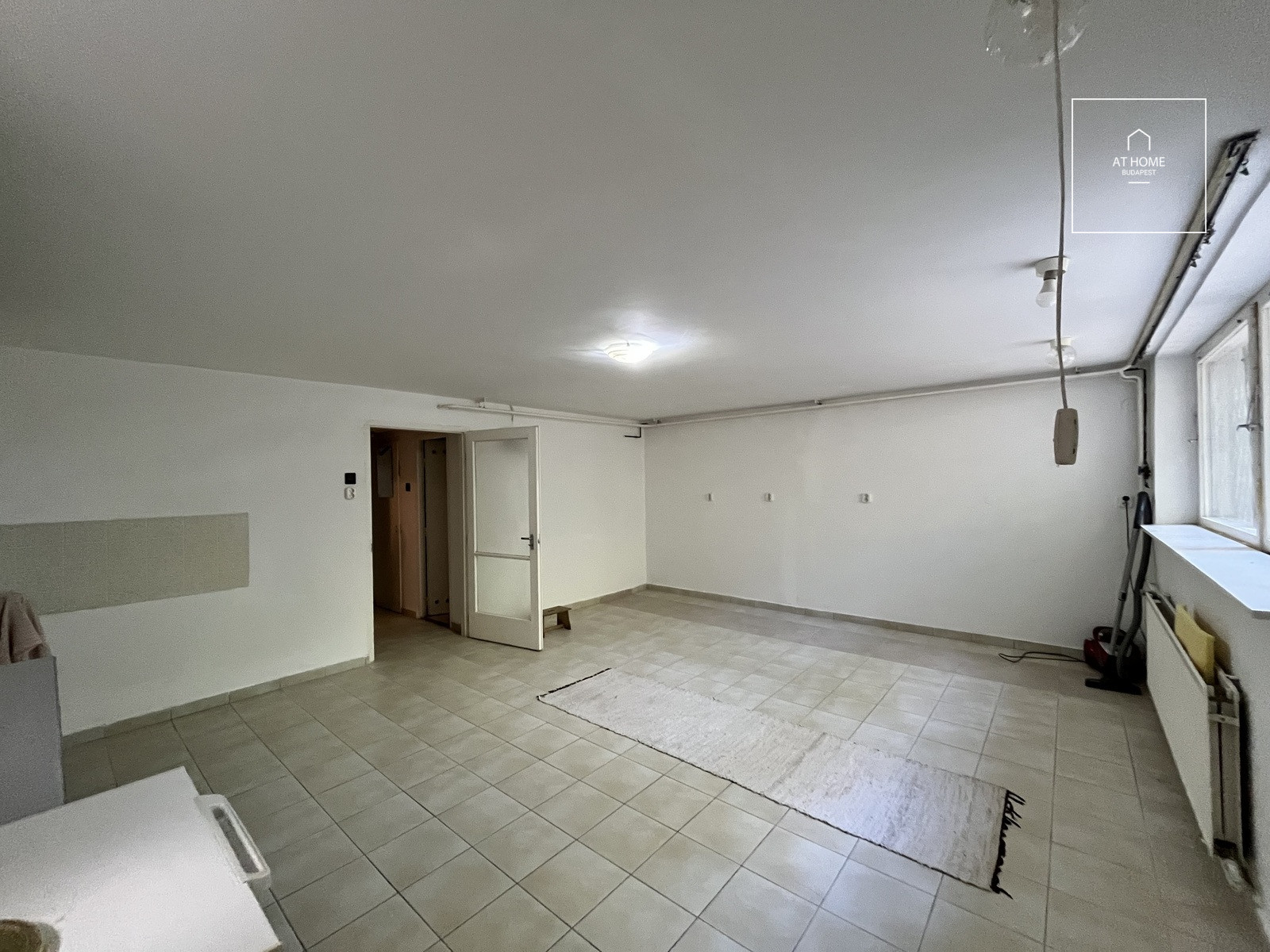 SPACIOUS TOWNHOUSE WITH FOREST PANORAMIC VIEWS, PRIVATE GARDEN AND GARAGE IN SVÁBHEGY