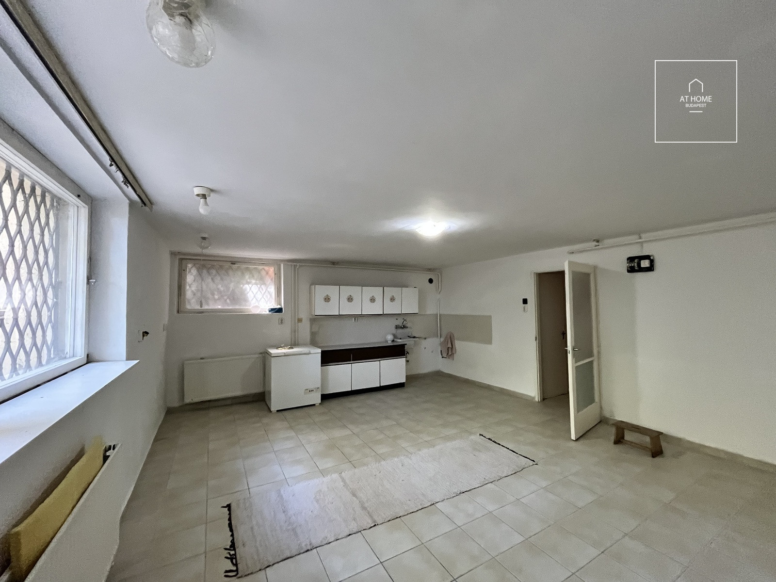 SPACIOUS TOWNHOUSE WITH FOREST PANORAMIC VIEWS, PRIVATE GARDEN AND GARAGE IN SVÁBHEGY
