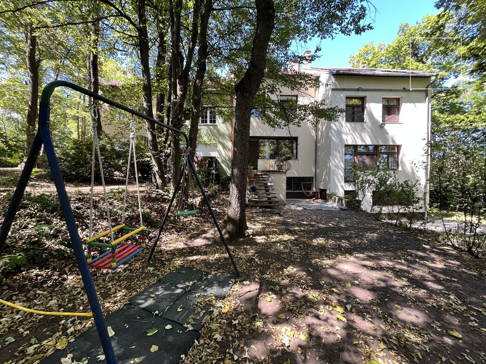SPACIOUS TOWNHOUSE WITH FOREST PANORAMIC VIEWS, PRIVATE GARDEN AND GARAGE IN SVÁBHEGY