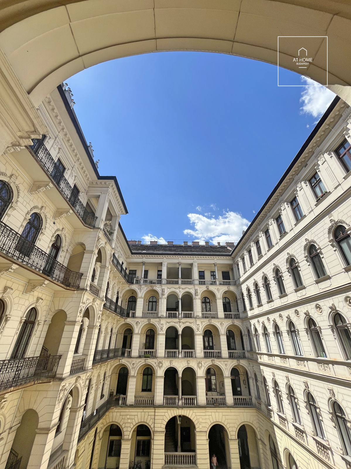 Elegáns lakás  Budapest VI. kerületében az Operánál